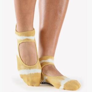 Pointe Studio Yellow and White grip socks